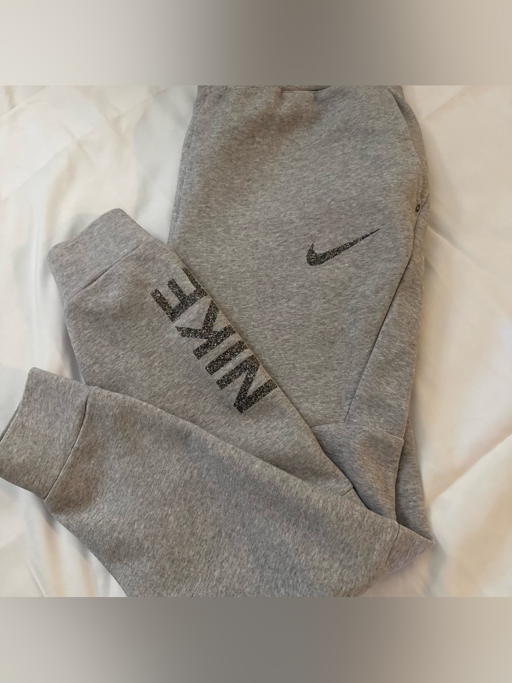 Nike Women’s Gray Jogger Sweatpants Size M Speckled Glitter Logo Zip Pocket